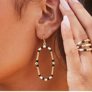 Kendra Scott
Essie Open Frame Earrings